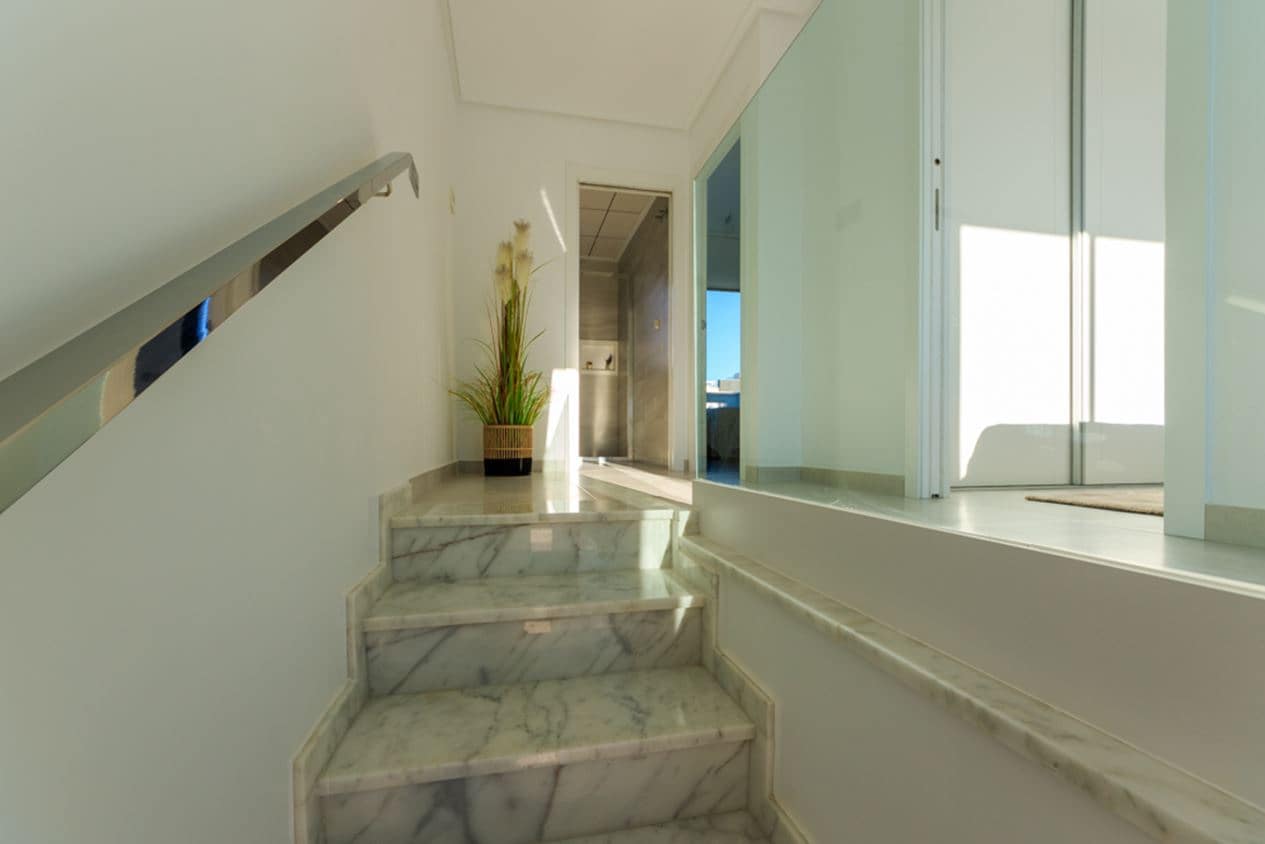 3 makuuhuone Rivitalo myytävänä paikassa Pilar de la Horadada mukana uima-altaan 
autotalli - 325 000 € (Ref: 8853181)