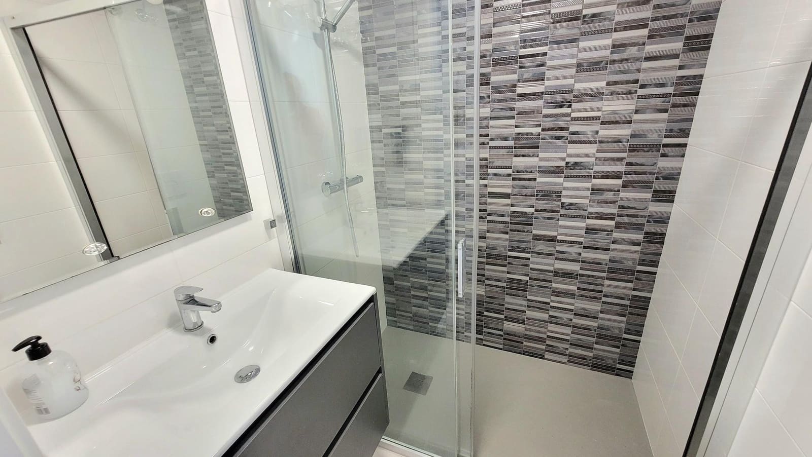 2 bedroom Apartment for sale in Pilar de la Horadada with pool garage - € 199,500 (Ref: 8977516)