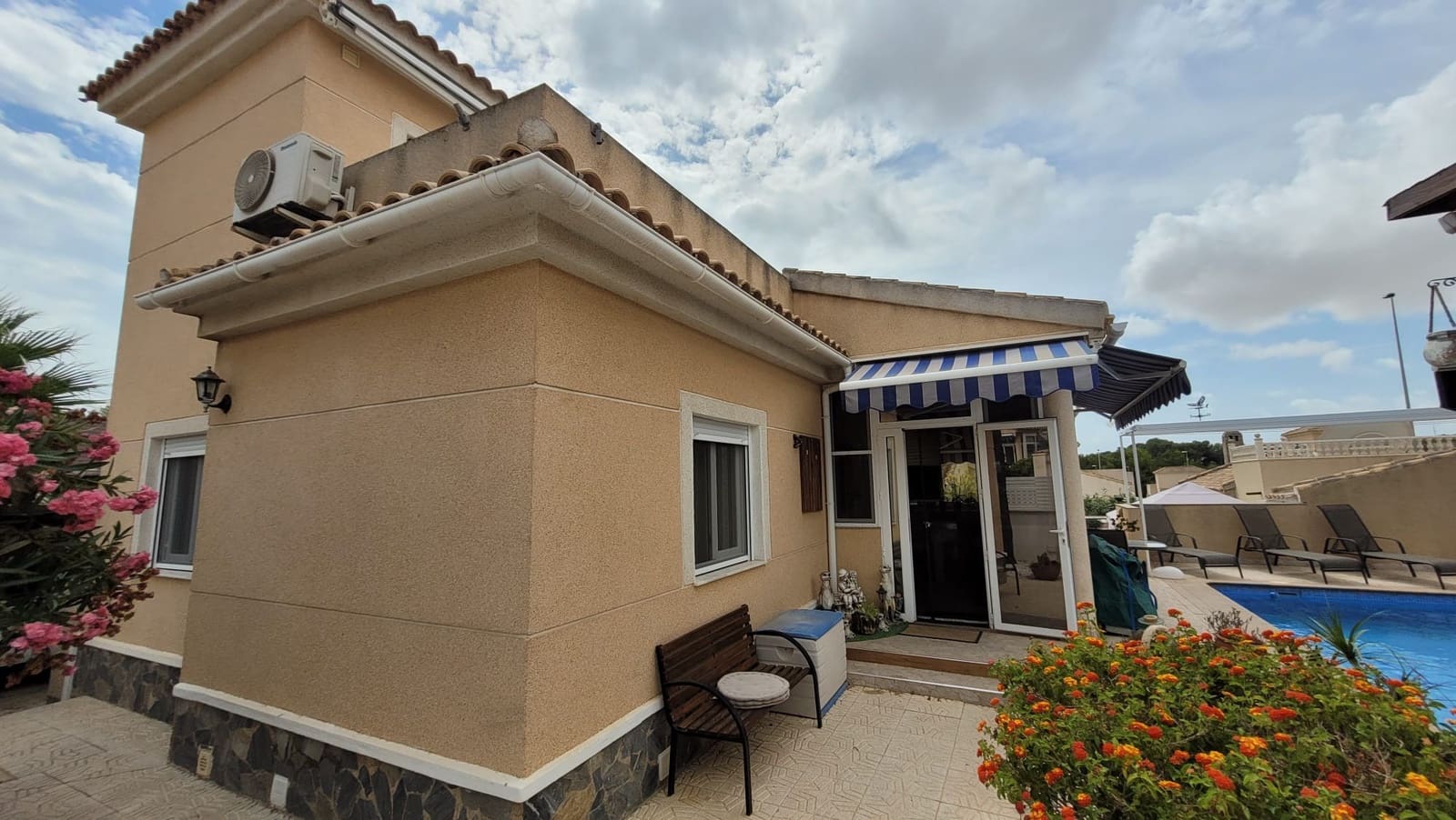 3 chambre Villa/Maison à vendre à Pinar de Campoverde avec piscine - 320 000 € (Ref: 9145775)