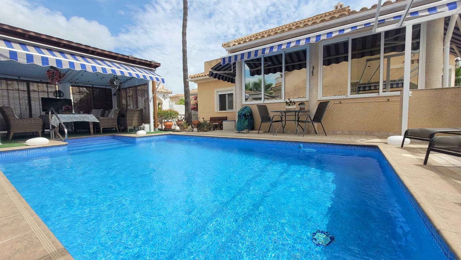 3 chambre Villa/Maison à vendre à Pinar de Campoverde avec piscine - 320 000 € (Ref: 9145775)