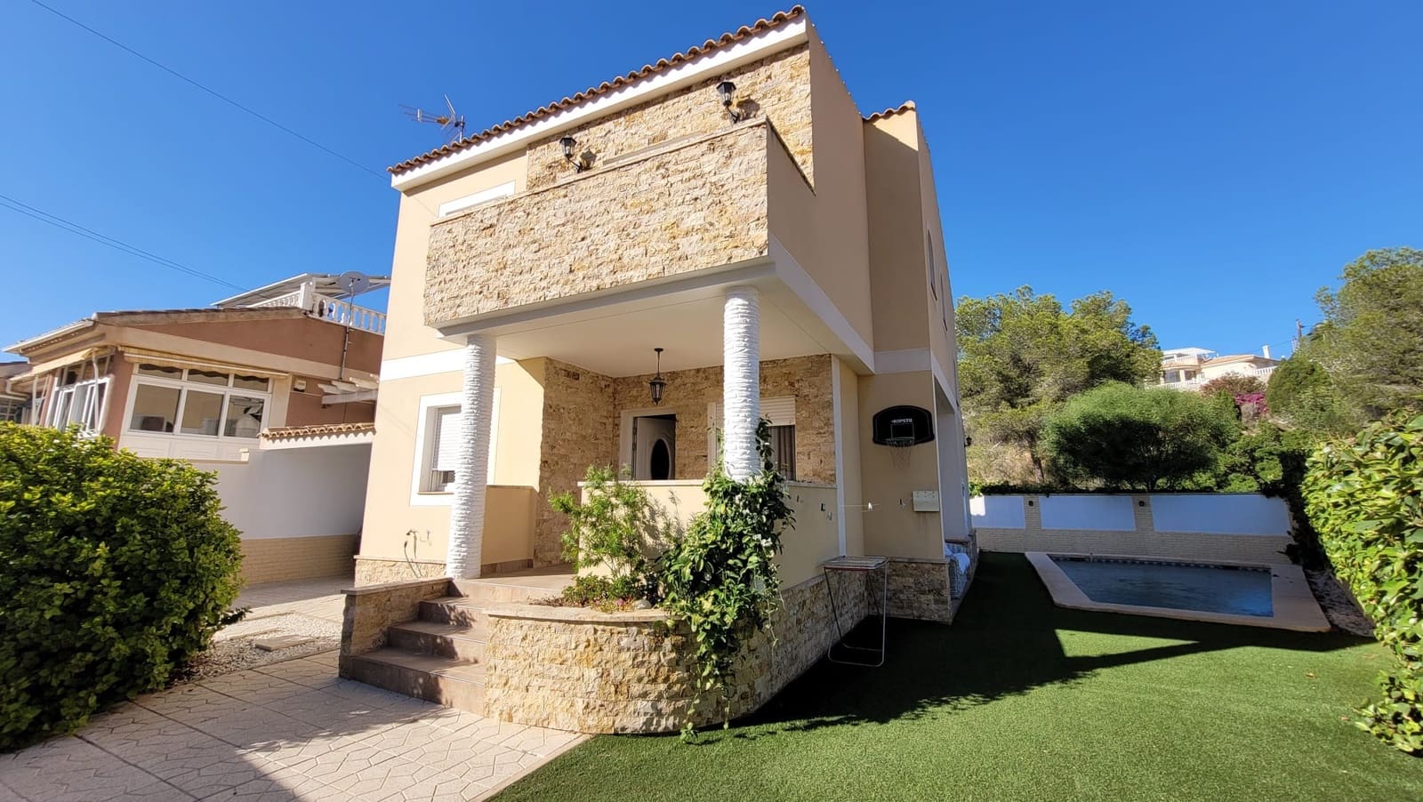 Chalet de 4 habitaciones en Pinar de Campoverde en venta con piscina garaje - 399.000 € (Ref: 9250653)