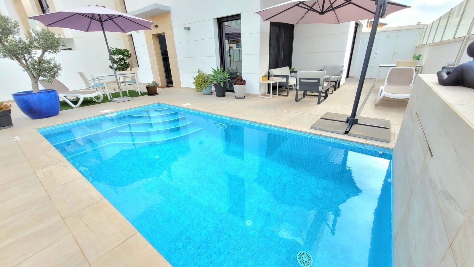 3 quarto Moradia Geminada para venda em Filipinas com piscina garagem - 489 000 € (Ref: 9676354)