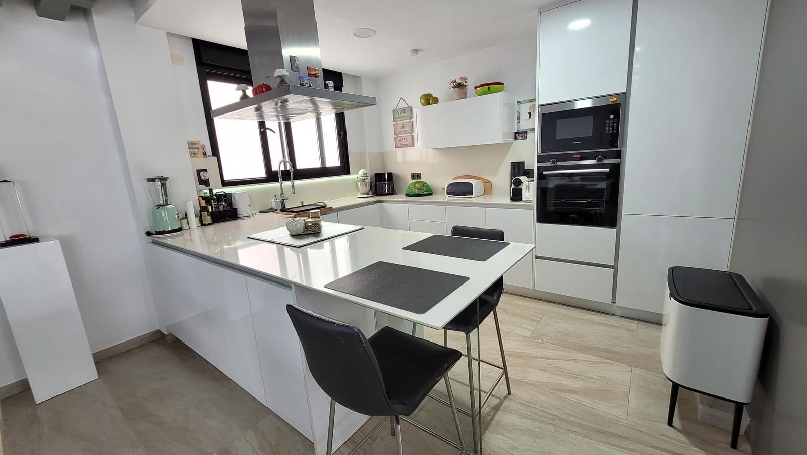 3 quarto Moradia Geminada para venda em Filipinas com piscina garagem - 489 000 € (Ref: 9676354)