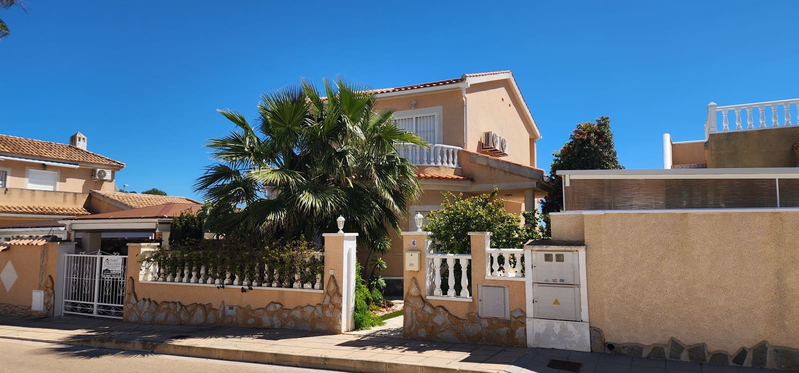 3 bedroom Villa for sale in Pinar de Campoverde - € 330,000 (Ref: 9676357)