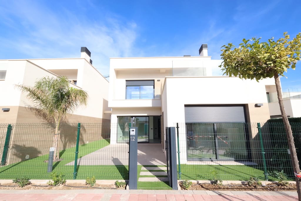 3 slaapkamer Villa te koop in Torre-Pacheco met zwembad garage - € 439.000 (Ref: 9676361)