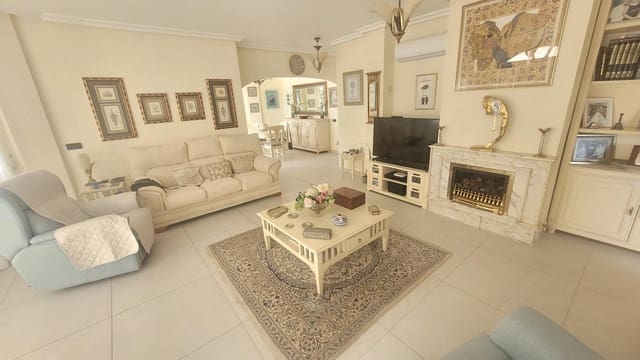 4 bedroom Villa for sale in Pinar de Campoverde, Pilar de la Horadada with pool garage - € 460,000 (Ref: 9676363)