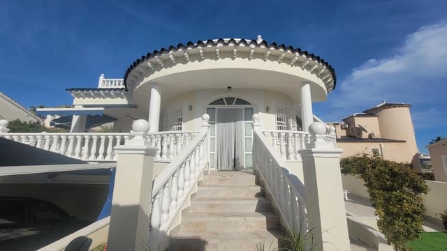 4 bedroom Villa for sale in Pinar de Campoverde, Pilar de la Horadada with pool garage - € 460,000 (Ref: 9676363)