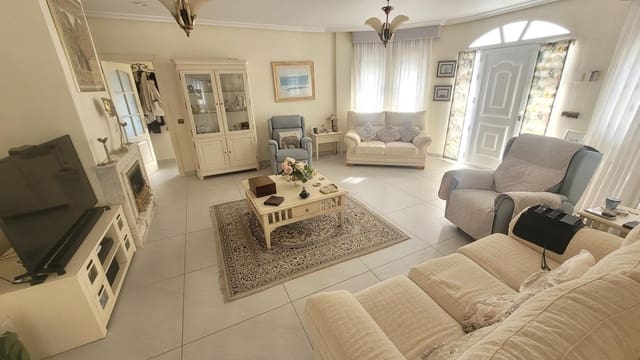 4 bedroom Villa for sale in Pinar de Campoverde, Pilar de la Horadada with pool garage - € 460,000 (Ref: 9676363)