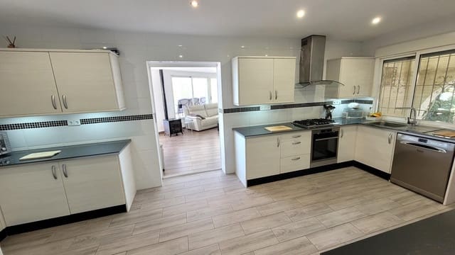 3 bedroom Villa for sale in Pinar de Campoverde, Pilar de la Horadada with garage - € 319,950 (Ref: 9676367)