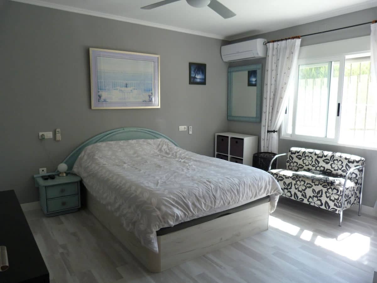 3 bedroom Villa for sale in Pinar de Campoverde with pool garage - € 439,000 (Ref: 9676369)