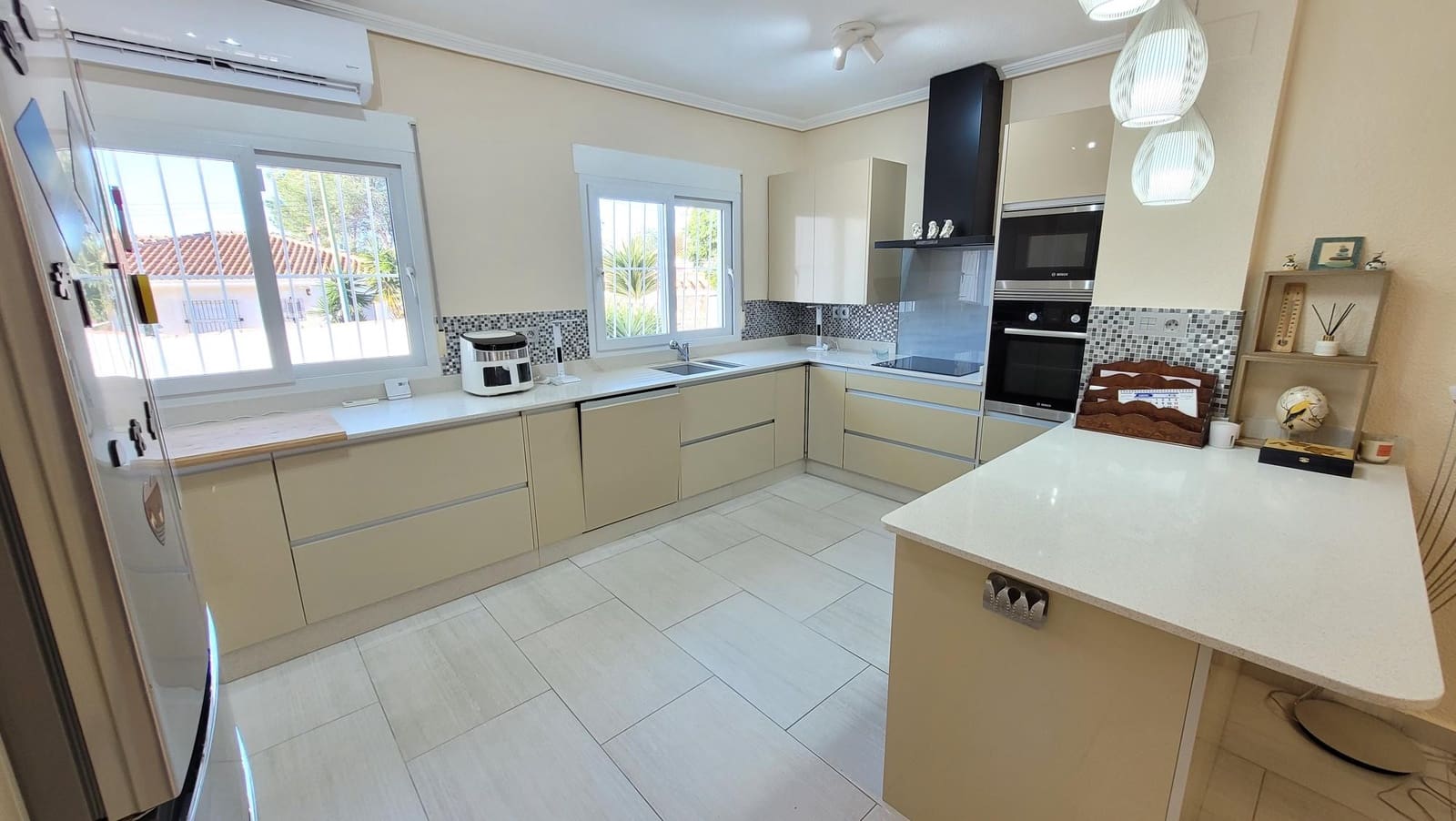 3 bedroom Villa for sale in Pinar de Campoverde with pool garage - € 439,000 (Ref: 9676369)