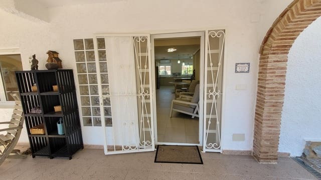 3 bedroom Villa for sale in Pinar de Campoverde, Pilar de la Horadada with pool garage - € 439,000 (Ref: 9676369)