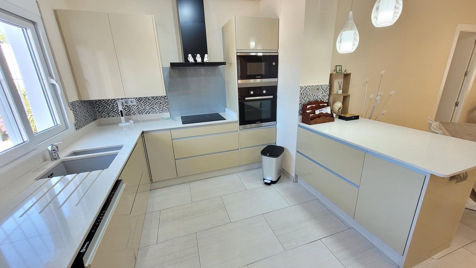 3 bedroom Villa for sale in Pinar de Campoverde with pool garage - € 439,000 (Ref: 9676369)