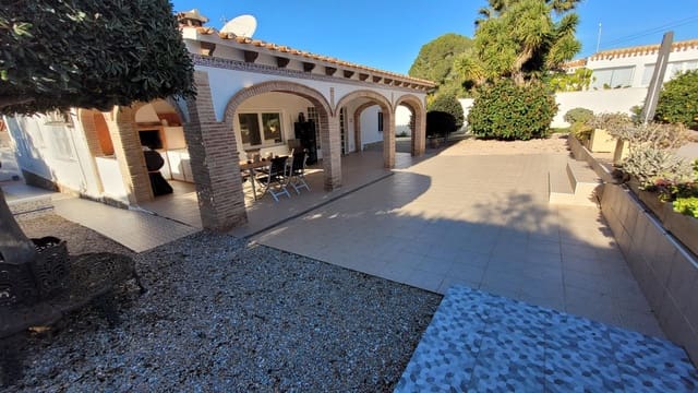 3 bedroom Villa for sale in Pinar de Campoverde, Pilar de la Horadada with pool garage - € 439,000 (Ref: 9676369)