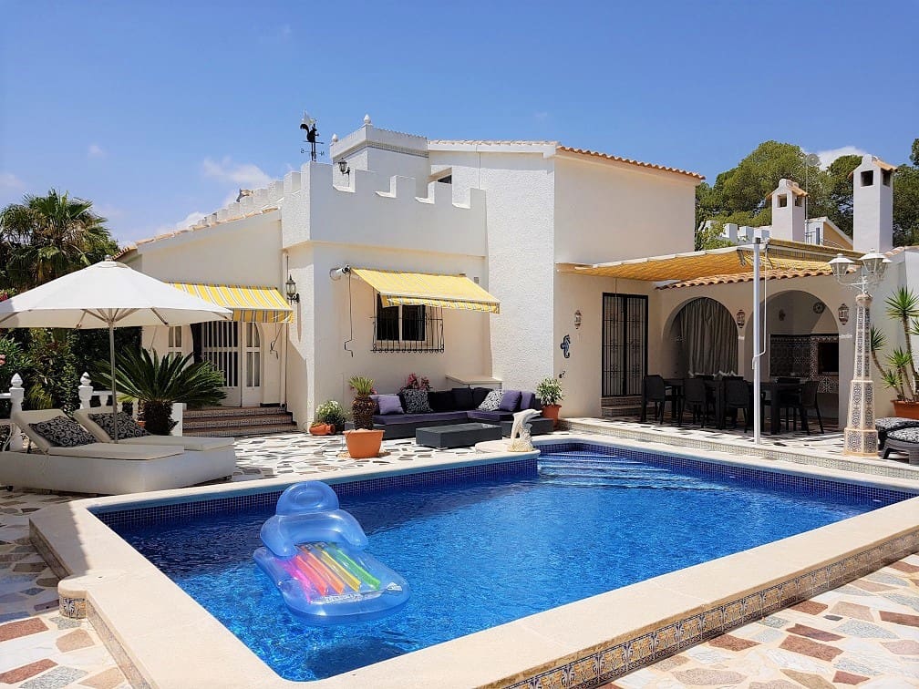 3 camera da letto Villa in vendita in Pinar de Campoverde con piscina garage - 349.950 € (Rif: 9676373)