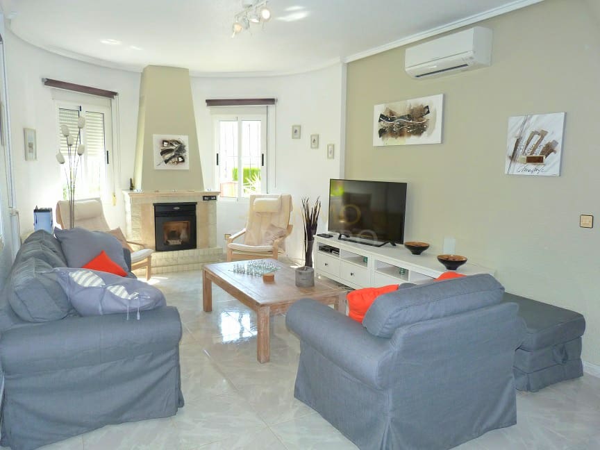 3 slaapkamer Villa te koop in Pinar de Campoverde met zwembad garage - € 349.950 (Ref: 9676373)