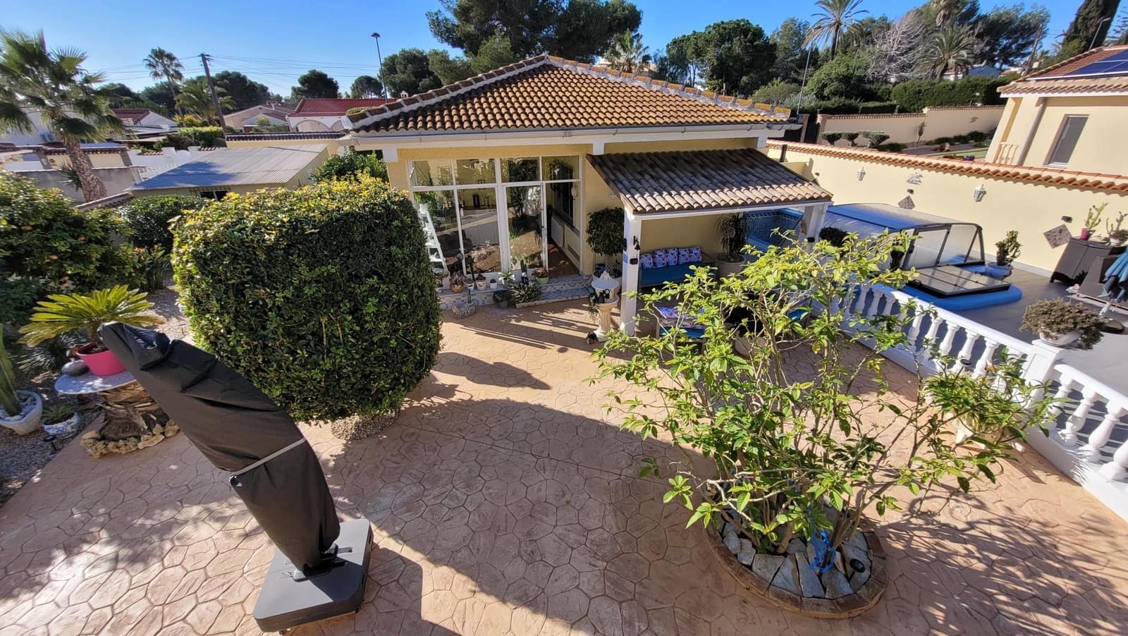 4 bedroom Villa for sale in Pinar de Campoverde with pool garage - € 450,000 (Ref: 9676374)