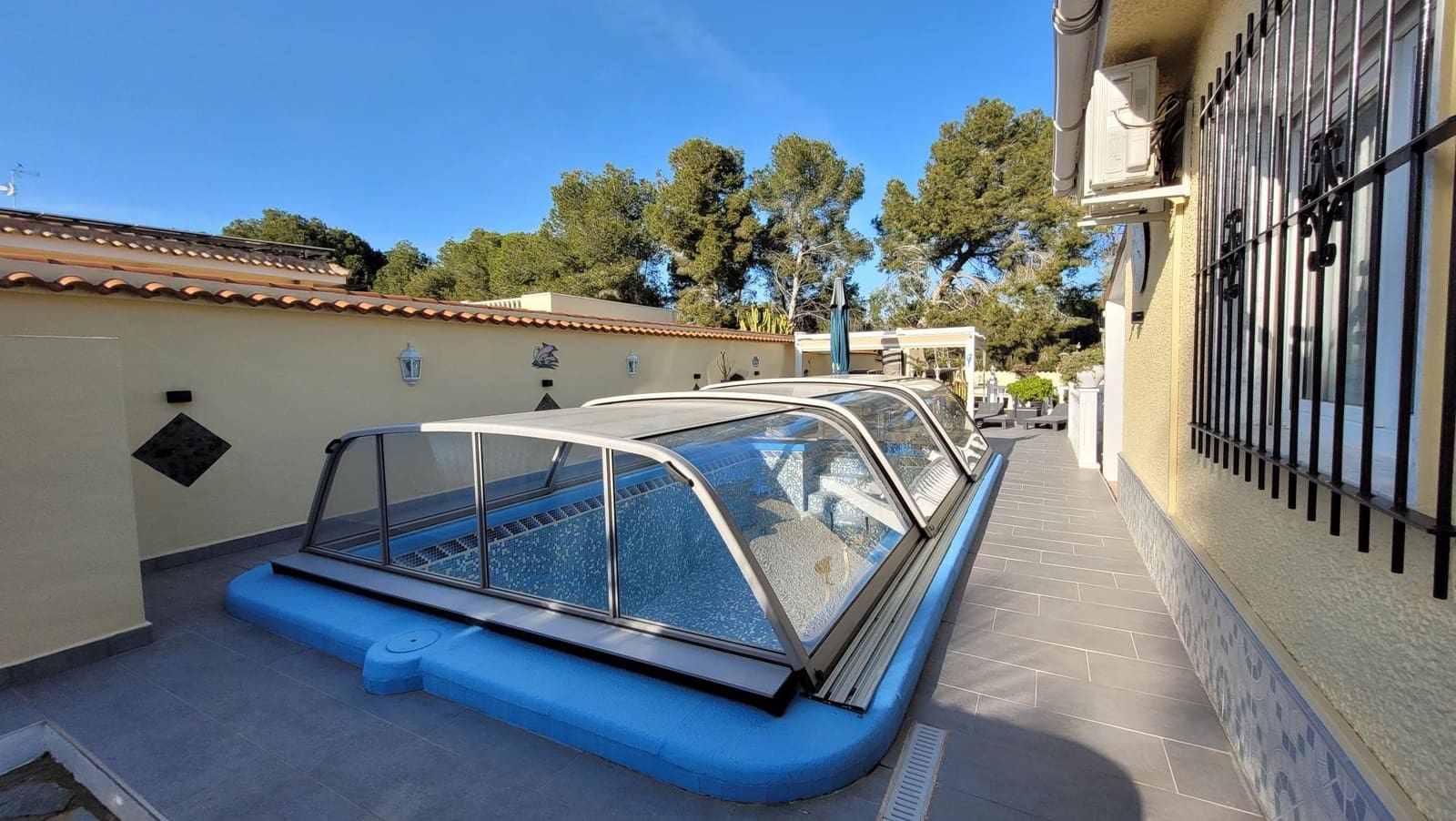 4 bedroom Villa for sale in Pinar de Campoverde with pool garage - € 450,000 (Ref: 9676374)