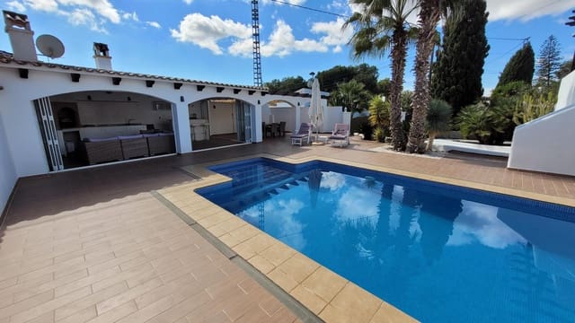 2 bedroom Villa for sale in Pinar de Campoverde, Pilar de la Horadada - € 399,000 (Ref: 9676375)