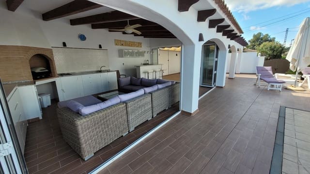 2 bedroom Villa for sale in Pinar de Campoverde, Pilar de la Horadada - € 399,000 (Ref: 9676375)