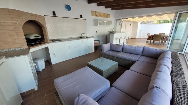 2 bedroom Villa for sale in Pinar de Campoverde, Pilar de la Horadada - € 399,000 (Ref: 9676375)
