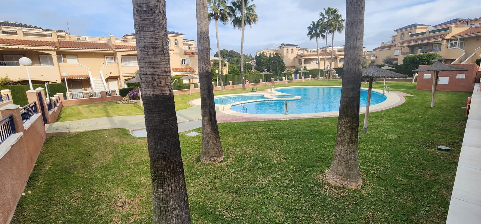 2 bedroom Beach Apartment for sale in Pilar de la Horadada with pool - € 214,900 (Ref: 9676387)