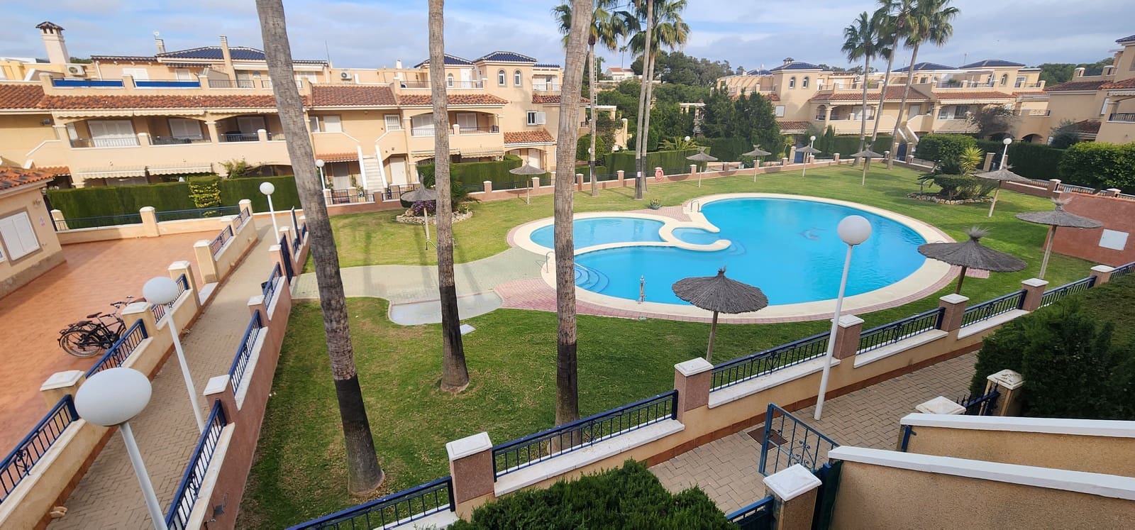 2 bedroom Beach Apartment for sale in Pilar de la Horadada with pool - € 214,900 (Ref: 9676387)