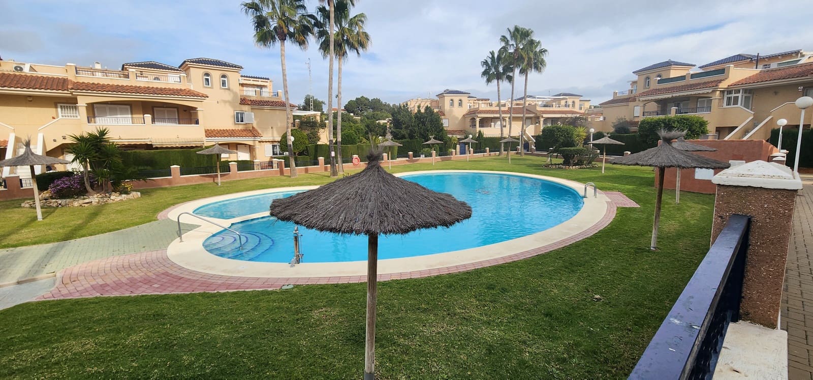 2 bedroom Beach Apartment for sale in Pilar de la Horadada with pool - € 214,900 (Ref: 9676387)