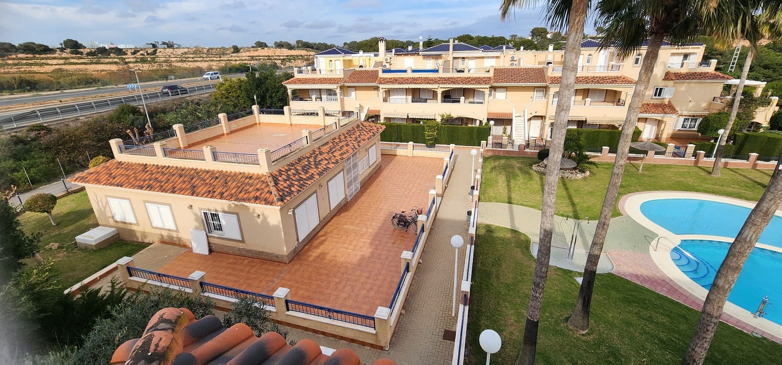 2 bedroom Beach Apartment for sale in Pilar de la Horadada with pool - € 214,900 (Ref: 9676387)