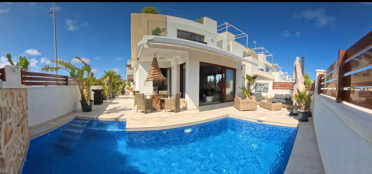 3 Zimmer Villa zu verkaufen in Torre de la Horadada mit Pool Garage - 629.000 € (Ref: 9808930)