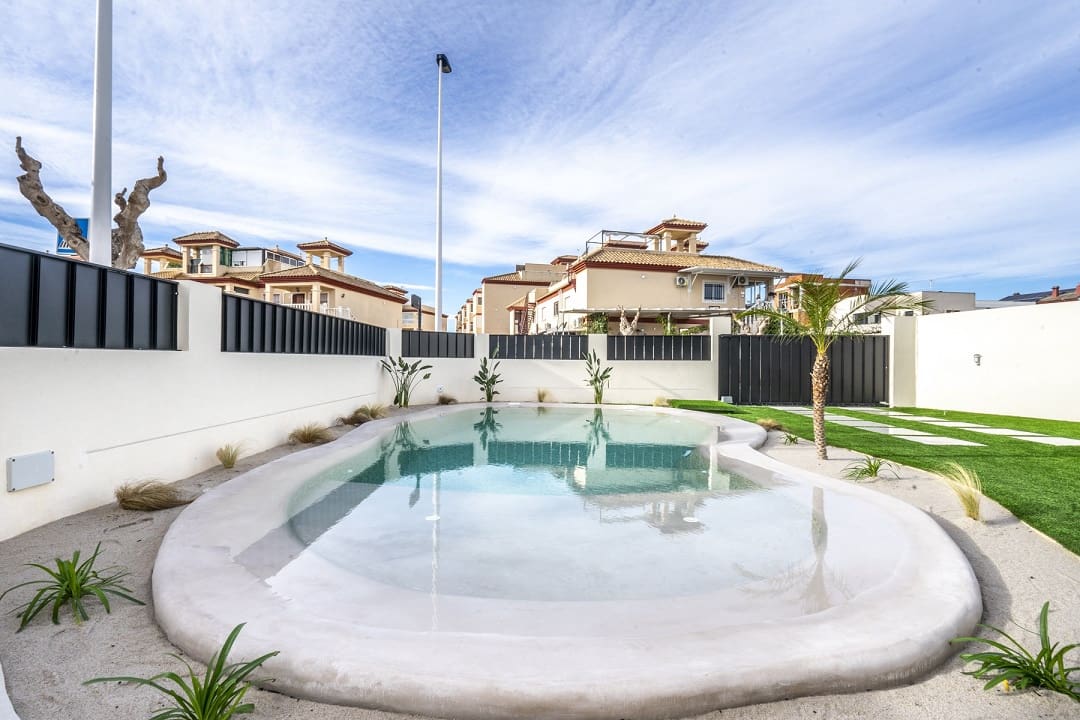 3 soveværelse Villa til salg i Roldan med swimmingpool garage - € 415.950 (Ref: 9937170)