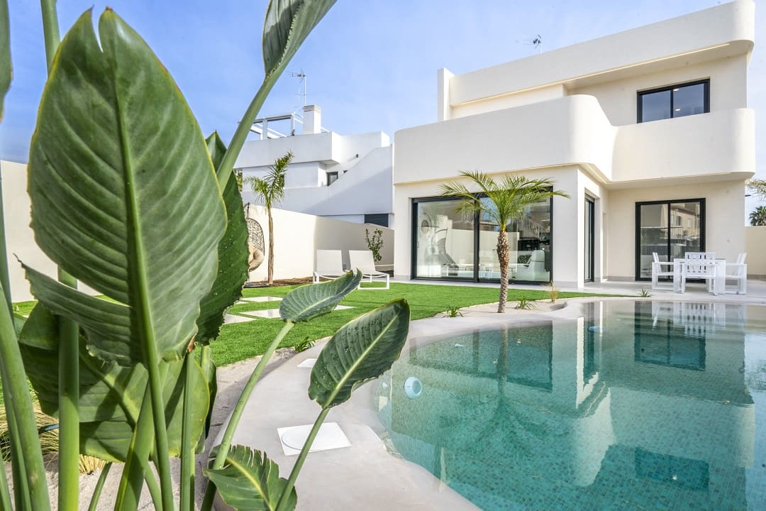3 soveværelse Villa til salg i Roldan med swimmingpool garage - € 415.950 (Ref: 9937170)