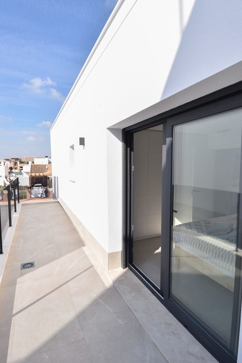 3 bedroom Villa for sale in San Pedro del Pinatar with pool garage - € 410,000 (Ref: 9937174)