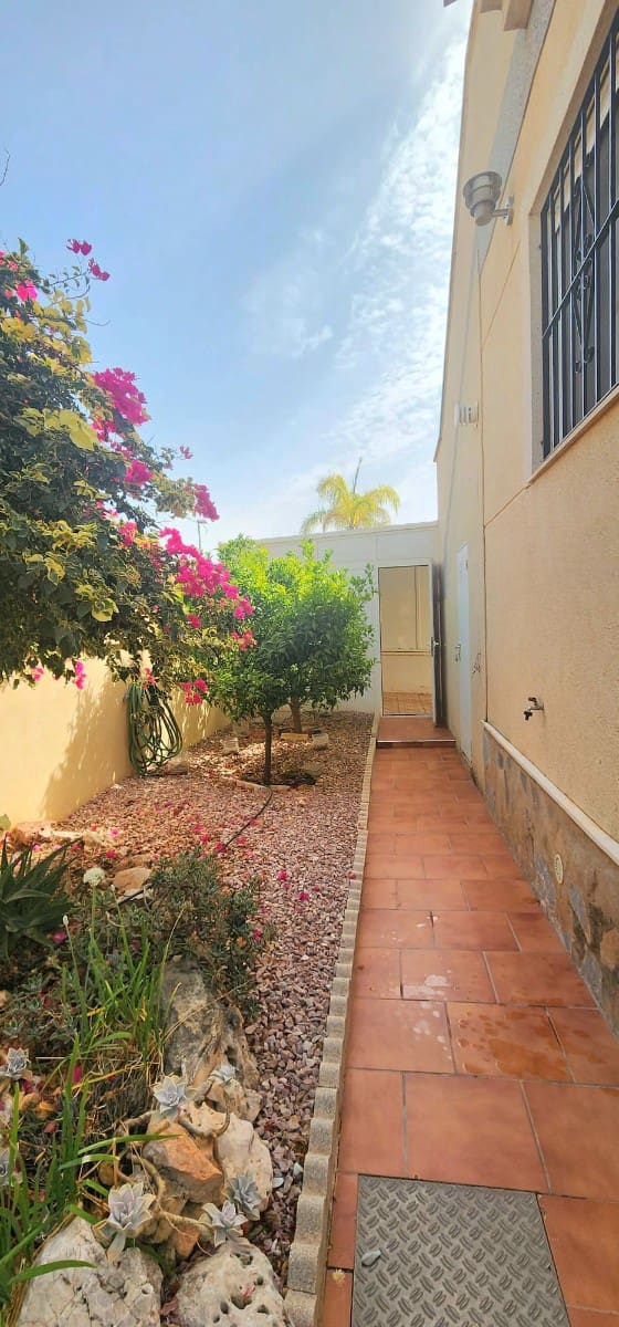2 bedroom Villa for sale in Pinar de Campoverde with garage - € 175,000 (Ref: 9974347)