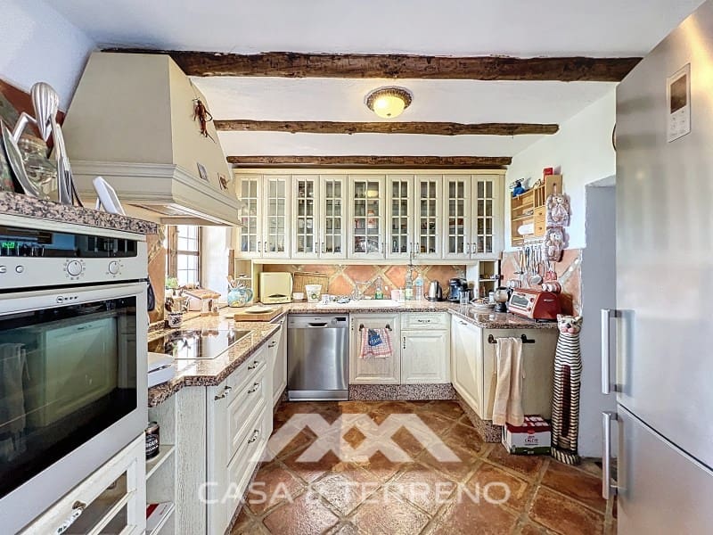 3 soveværelse Villa til salg i Sayalonga med swimmingpool - € 499.000 (Ref: 10005346)