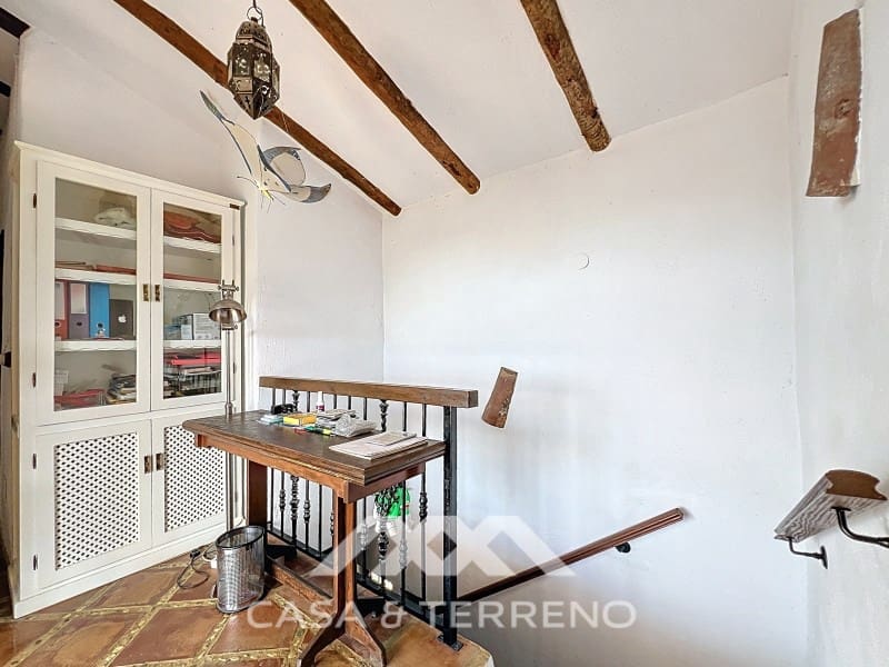 3 soveværelse Villa til salg i Sayalonga med swimmingpool - € 499.000 (Ref: 10005346)