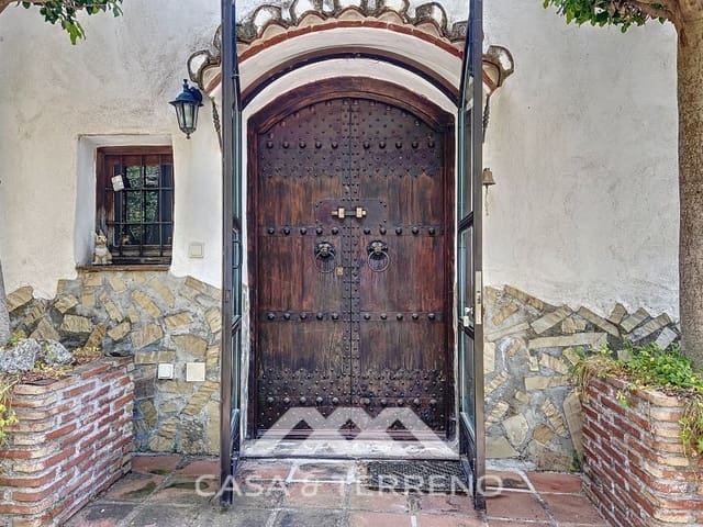 3 slaapkamer Villa te koop in Sayalonga met zwembad - € 499.000 (Ref: 10005346)