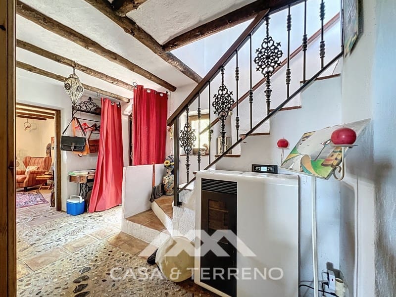 3 soveværelse Villa til salg i Sayalonga med swimmingpool - € 499.000 (Ref: 10005346)