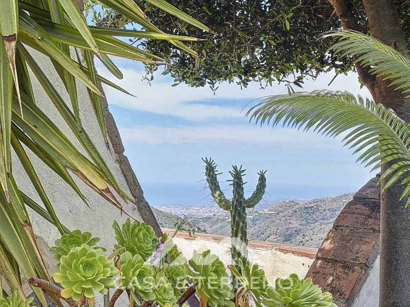 3 soveværelse Villa til salg i Sayalonga med swimmingpool - € 499.000 (Ref: 10005346)