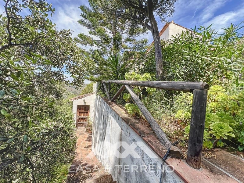 3 soveværelse Villa til salg i Sayalonga med swimmingpool - € 499.000 (Ref: 10005346)