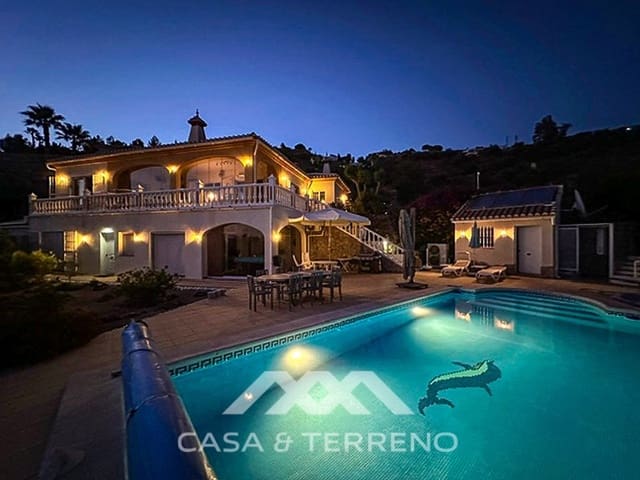 Chalet de 4 habitaciones en Arenas en venta con piscina garaje - 980.000 € (Ref: 10008876)