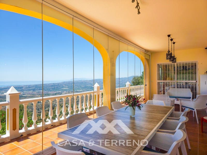 Chalet de 4 habitaciones en Arenas en venta con piscina garaje - 980.000 € (Ref: 10008876)