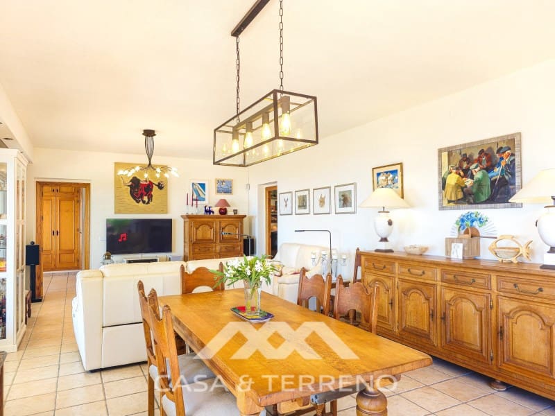 Chalet de 4 habitaciones en Arenas en venta con piscina garaje - 980.000 € (Ref: 10008876)