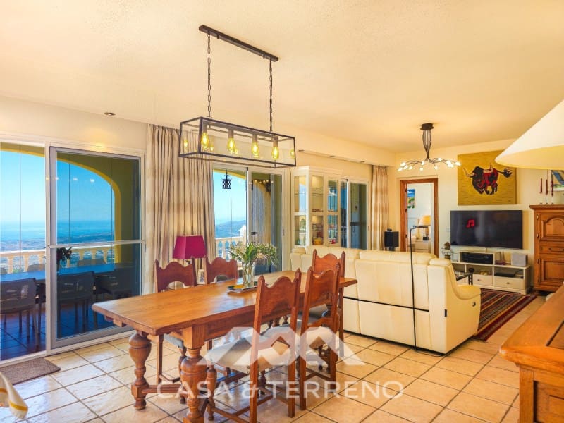 Chalet de 4 habitaciones en Arenas en venta con piscina garaje - 980.000 € (Ref: 10008876)