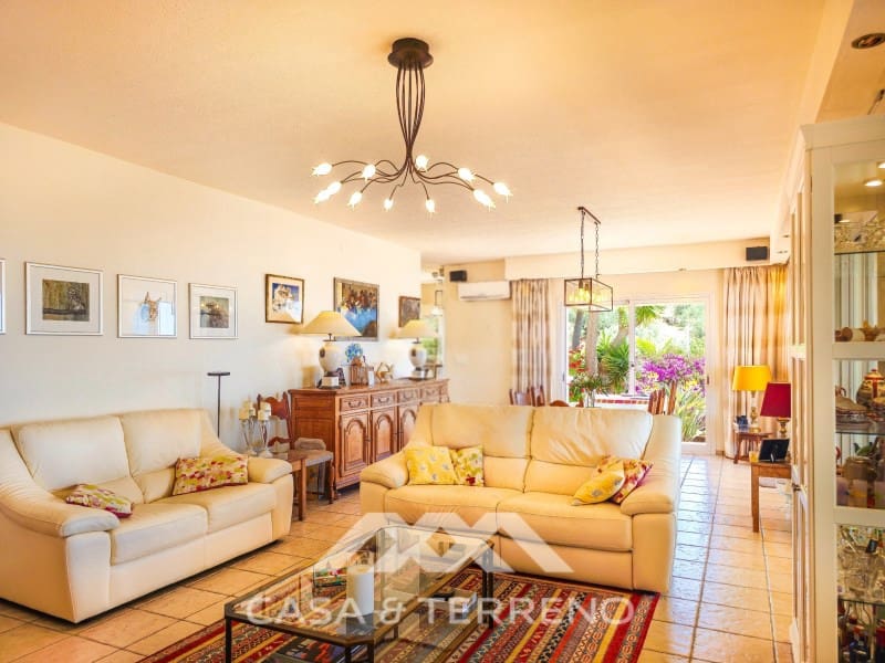 Chalet de 4 habitaciones en Arenas en venta con piscina garaje - 980.000 € (Ref: 10008876)