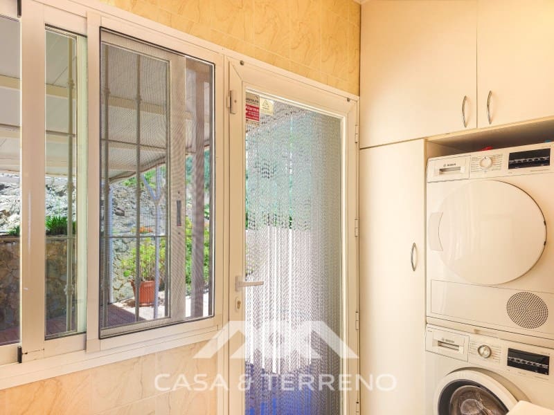 Chalet de 4 habitaciones en Arenas en venta con piscina garaje - 980.000 € (Ref: 10008876)