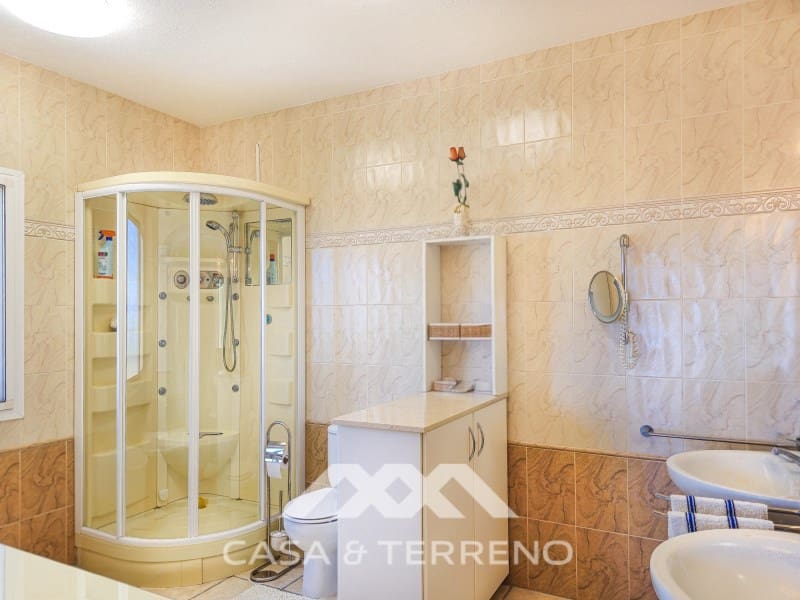 Chalet de 4 habitaciones en Arenas en venta con piscina garaje - 980.000 € (Ref: 10008876)