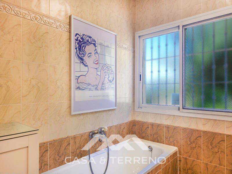 Chalet de 4 habitaciones en Arenas en venta con piscina garaje - 980.000 € (Ref: 10008876)