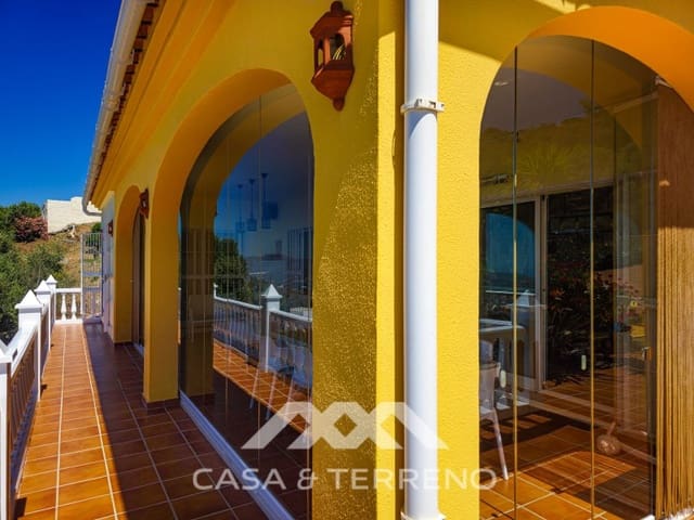 Chalet de 4 habitaciones en Arenas en venta con piscina garaje - 980.000 € (Ref: 10008876)