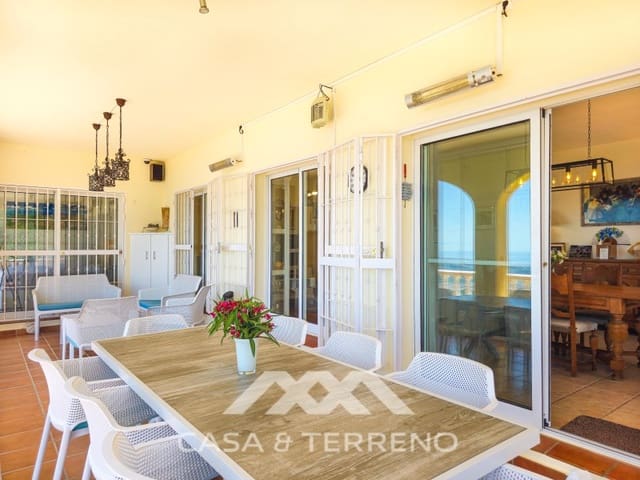 Chalet de 4 habitaciones en Arenas en venta con piscina garaje - 980.000 € (Ref: 10008876)